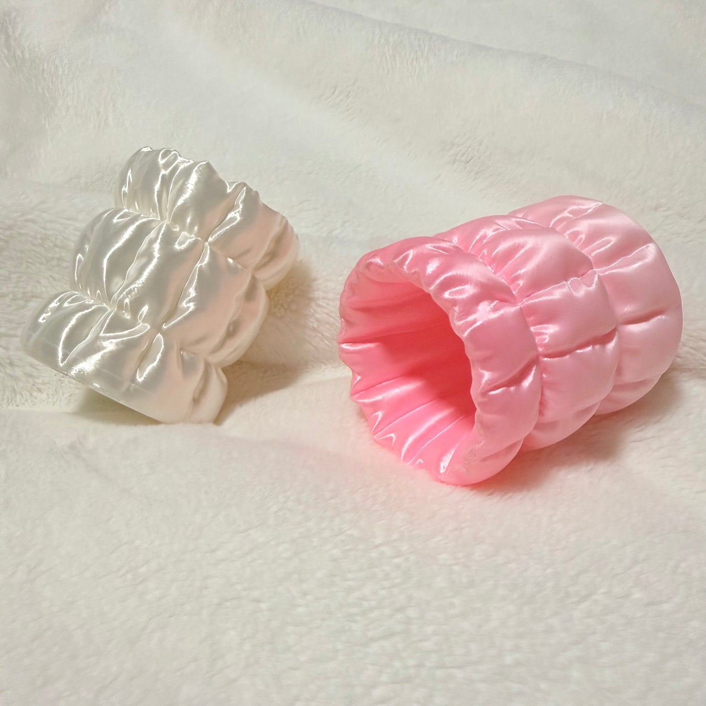 Marshmallow Silk Pen Holder