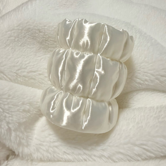 Marshmallow Silk Pen Holder